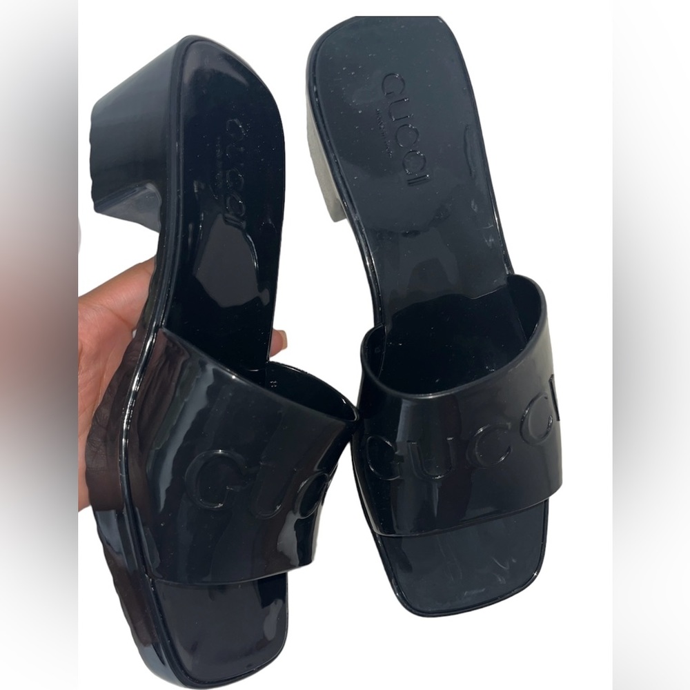 Authentic Gucci rubber slide sandal size 37